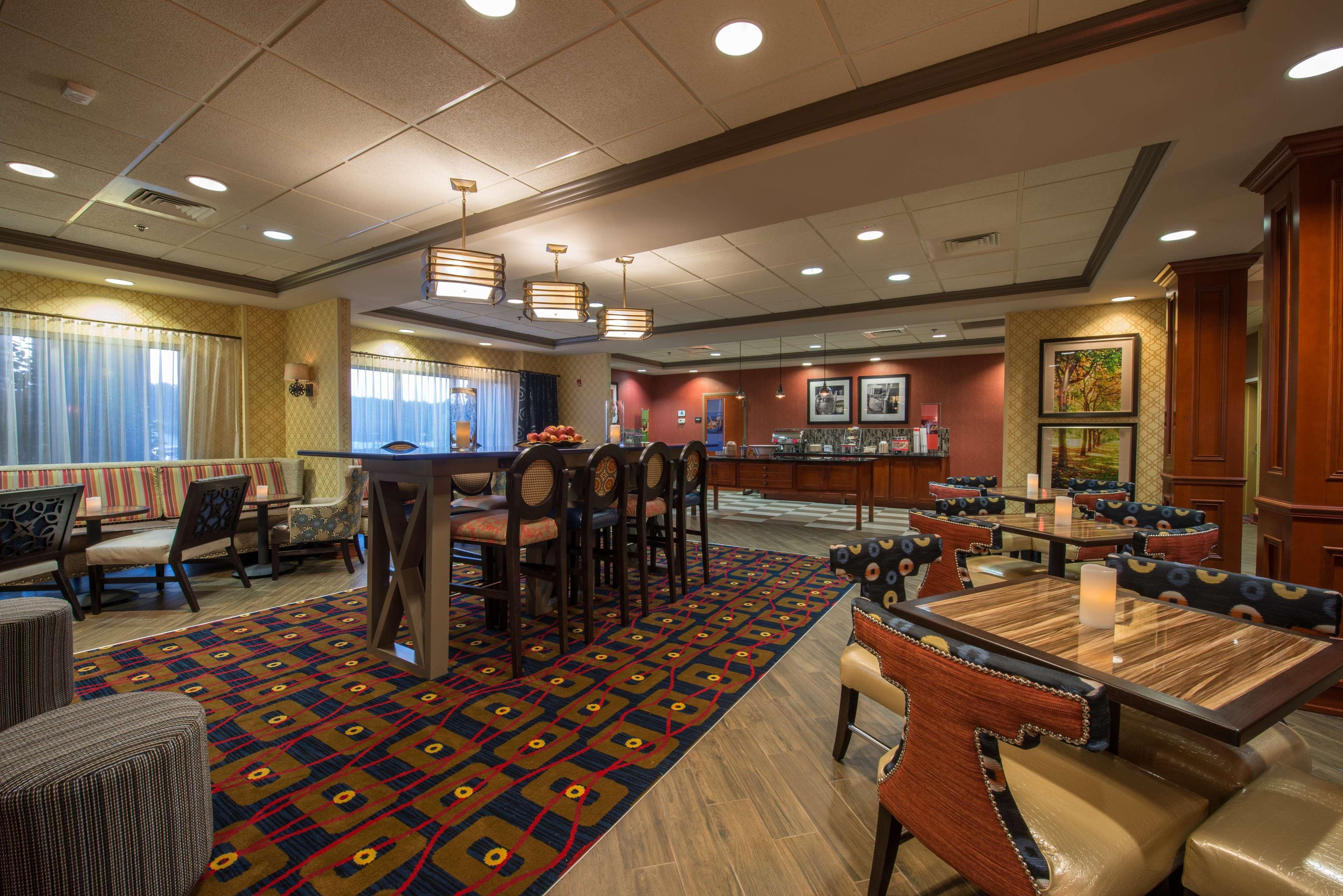 Hampton Inn Исли Экстерьер фото