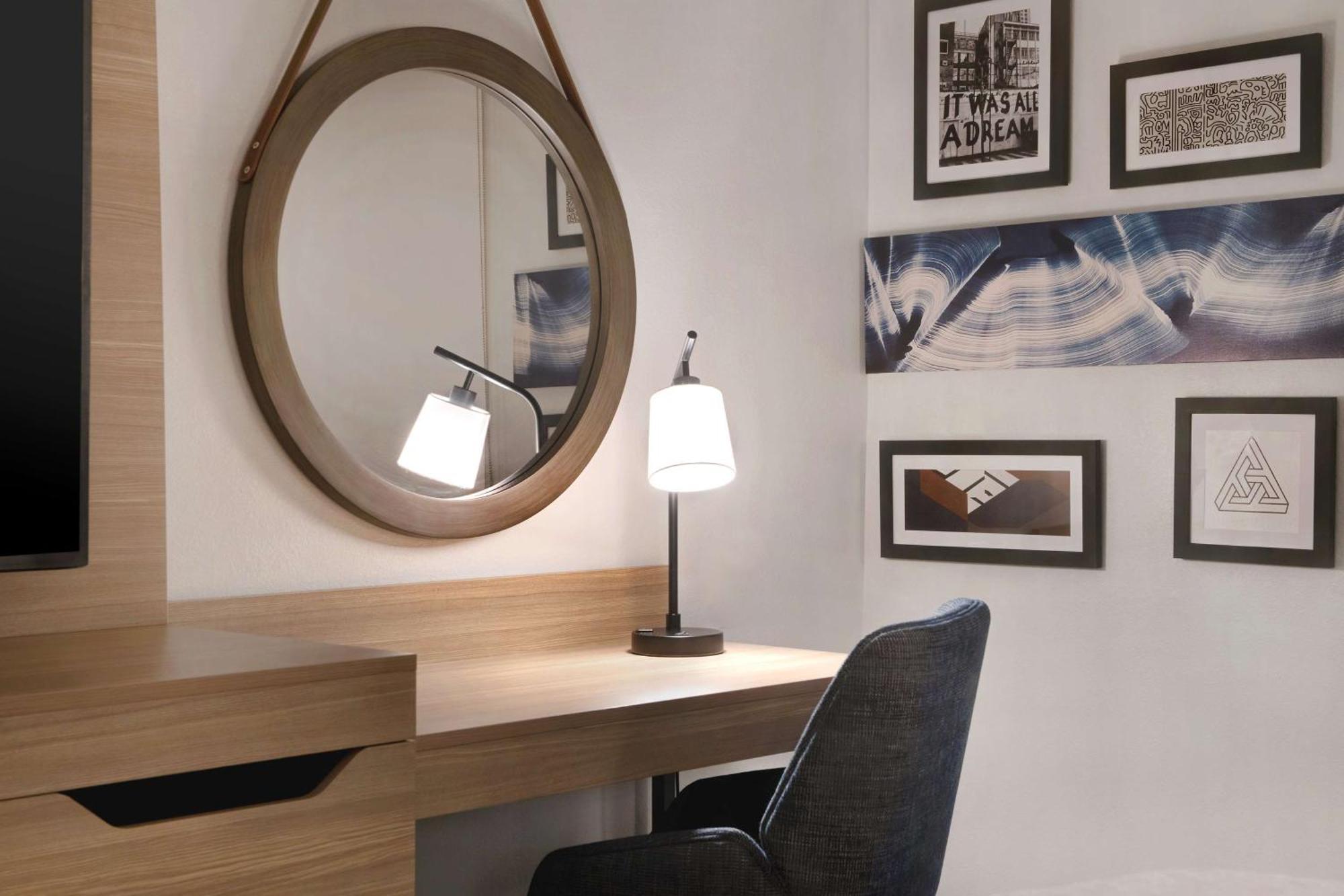 Hampton Inn Исли Экстерьер фото